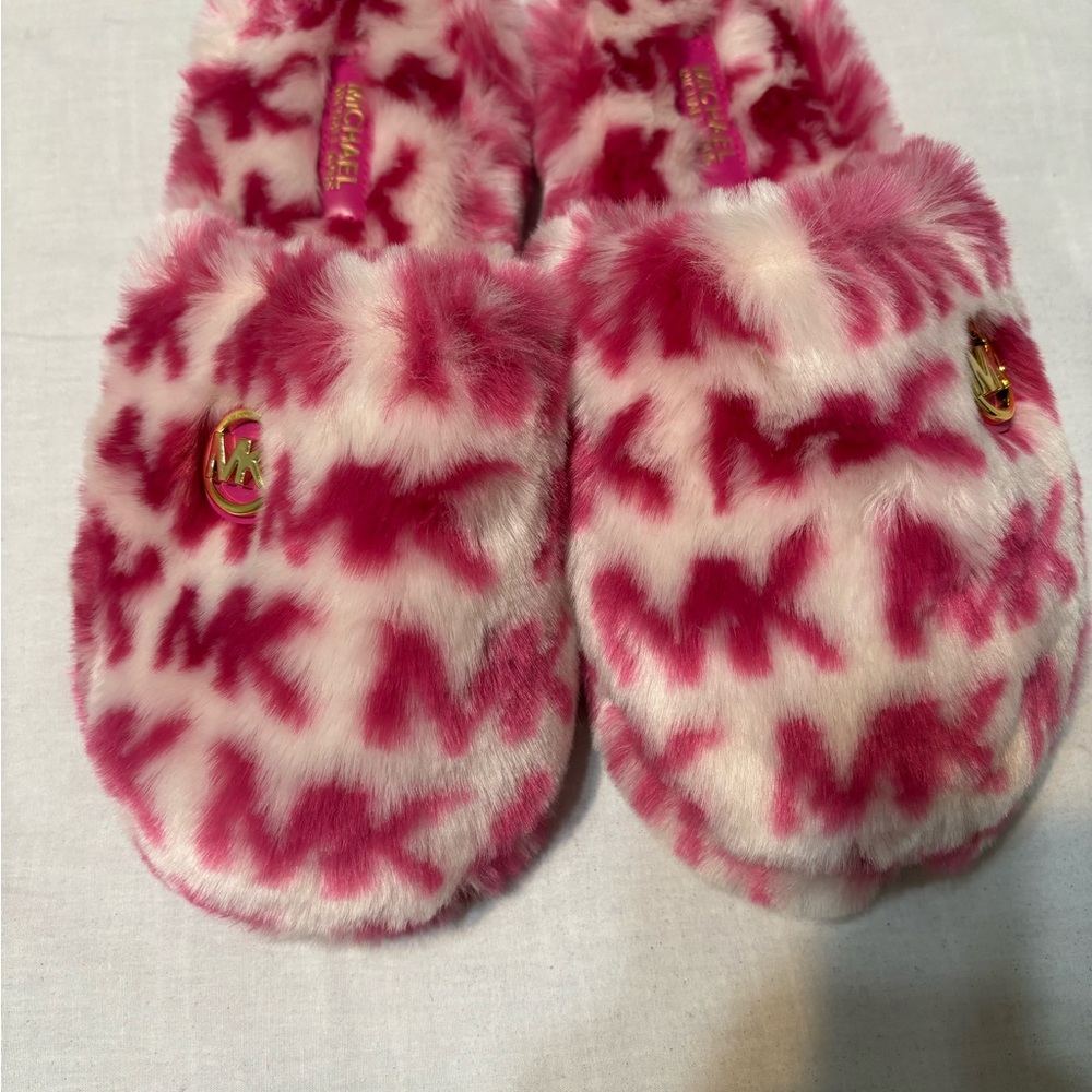Michael Kors Women’s faux fur sleepers | Size 9 Color pink/white